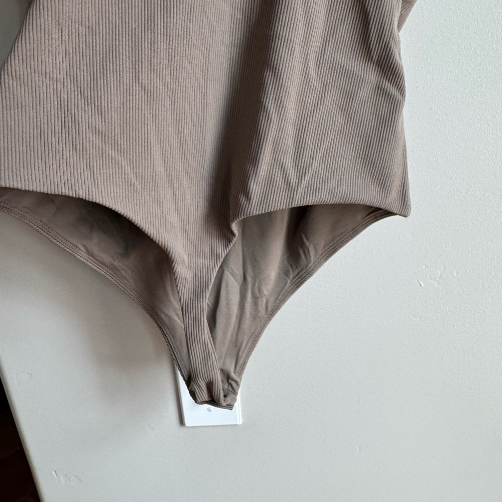 Nuuds Taupe Ribbed Tank Bodysuit Scoop Neck Clean Girl Capsule L Resortwear - Picture 5 of 5